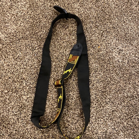 Fender 2” inch guitar strap - Picture 4 of 5